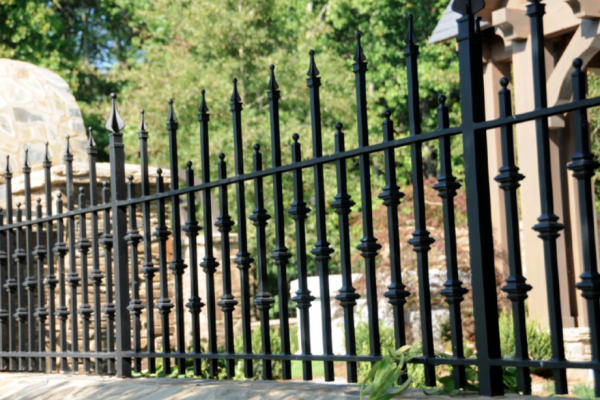 Pagar Besi Berornamen